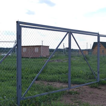 Ворота распашные из рабицы