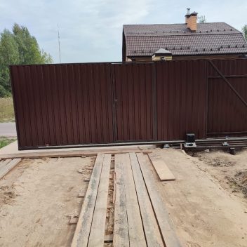 Ворота откатные из профнастила
