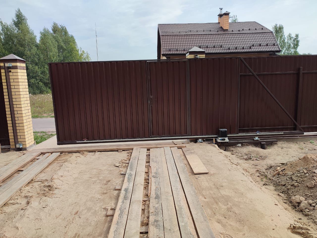 Ворота откатные из профнастила